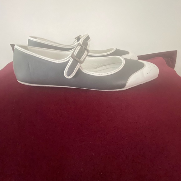 Vintage CHANEL Spring/Summer 2008 Maryjane flats. Gray/White. Leather. Size 38. - Picture 8 of 12